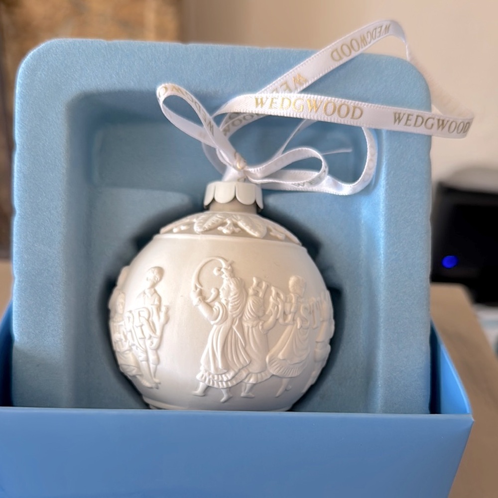 Wedgwood Decorative Accent Ornament Jadperware Merry Christmas/Happy New Year